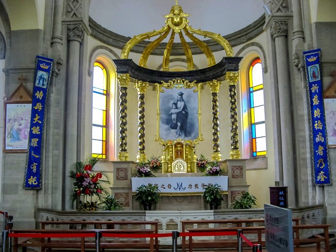 上海西佘山探看天主教堂，这里景色优美，夏季凉爽舒适