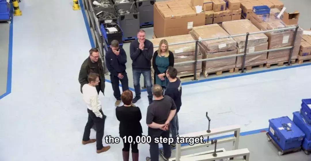 快走比跑步更毁膝盖,散步和跑步哪个更伤膝盖