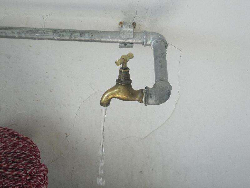 北方家里没有供暖水管会不会冻住,农村冬天水管冻住了怎么弄