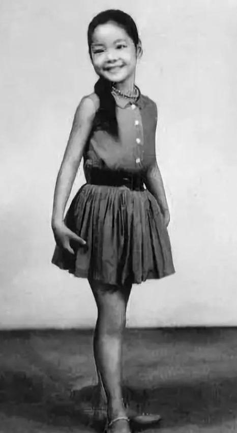 邓丽君一人一首成名,邓丽君年轻时唱歌