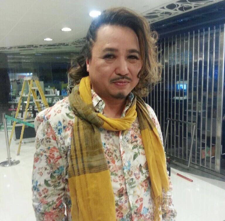 56岁当服务员一天挣300元,56岁香港男明星