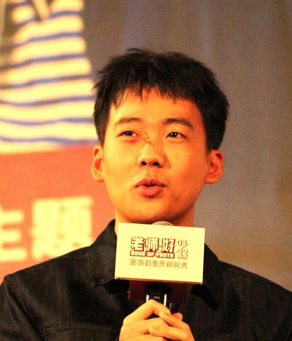 baby拇指受伤,baby手指摔骨折的画面