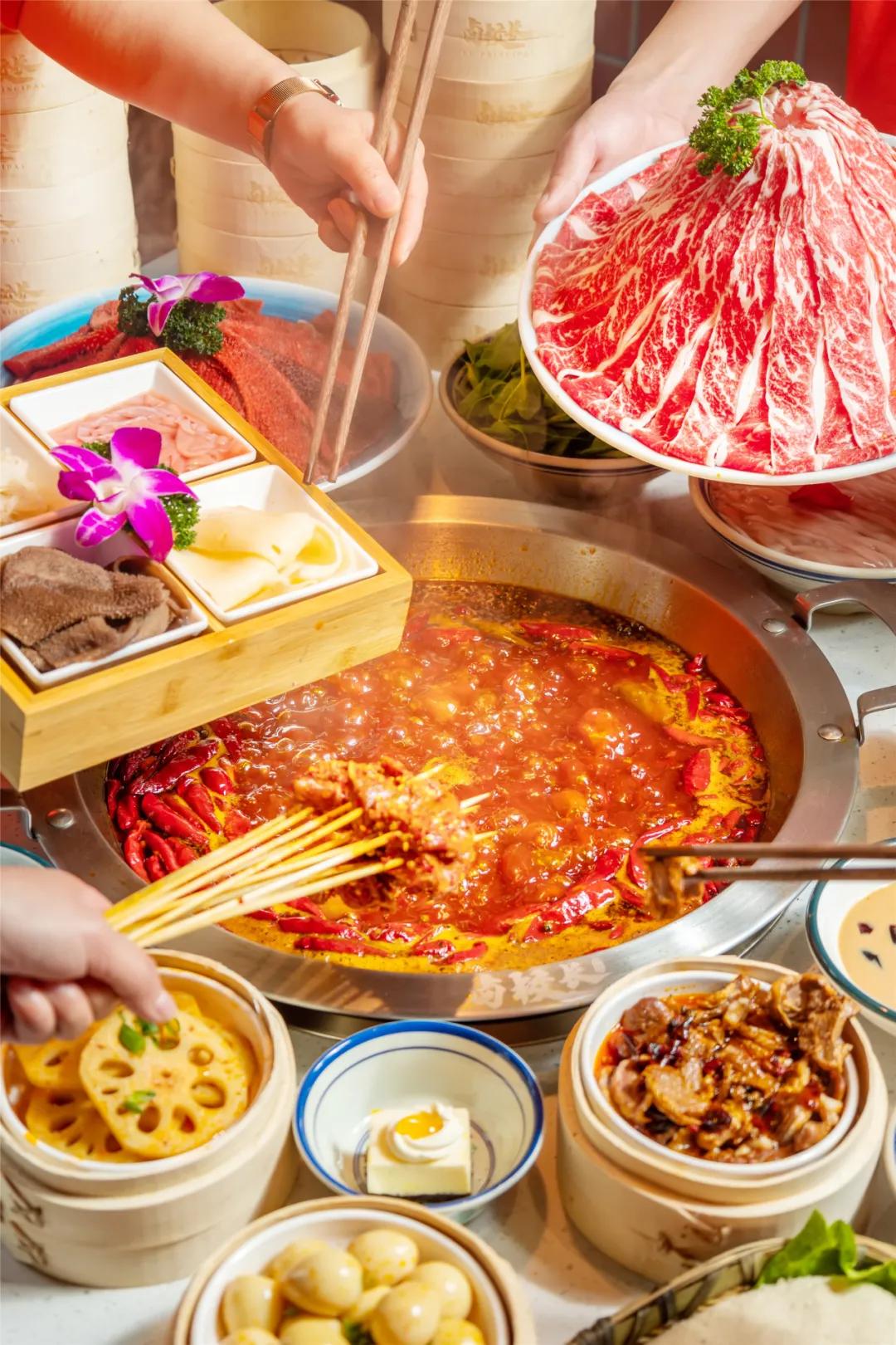 等位2000桌的“卤校长”杀进人广！女生来，免费吃