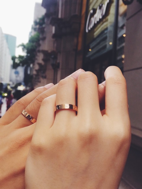 对戒卡地亚和蒂芙尼哪个好,蒂芙尼对戒和卡地亚c系列对比