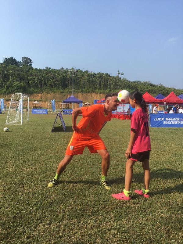 来粤12年练就“满级中文”，这位巴西教练用足球“打开一片天”