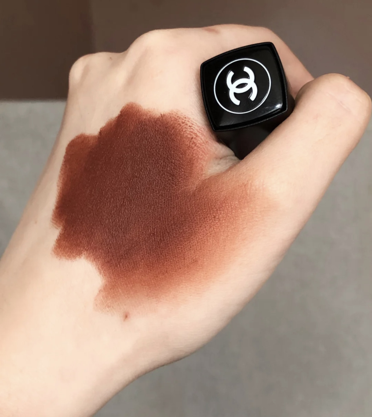 香奈儿口红627和70哪一个更值得买,香奈儿山茶花口红627和58买哪个