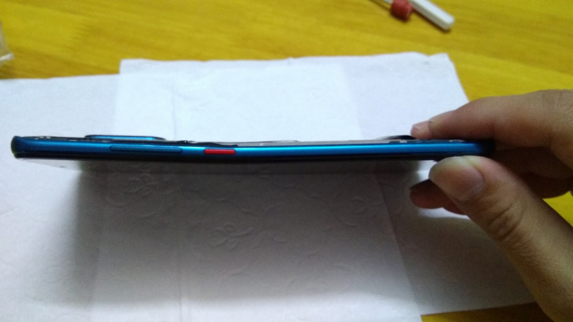 红米10xpro5G8G+256G摔弯曲修复