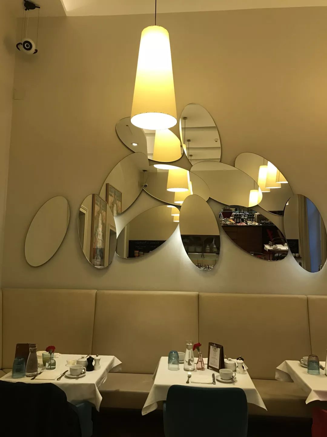 探访TON工厂看经典椅子背后的故事|疯狂24h我们去捷克干了啥？