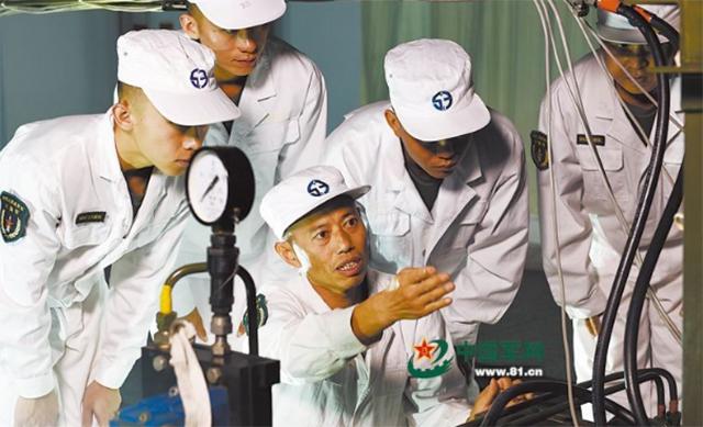 “兵王”王忠心：妻子“笑话”只长胡子不长职位，退役后过得如何