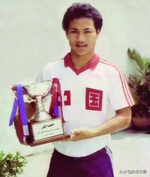 国足身高1米8,年龄25岁的中国男足前锋