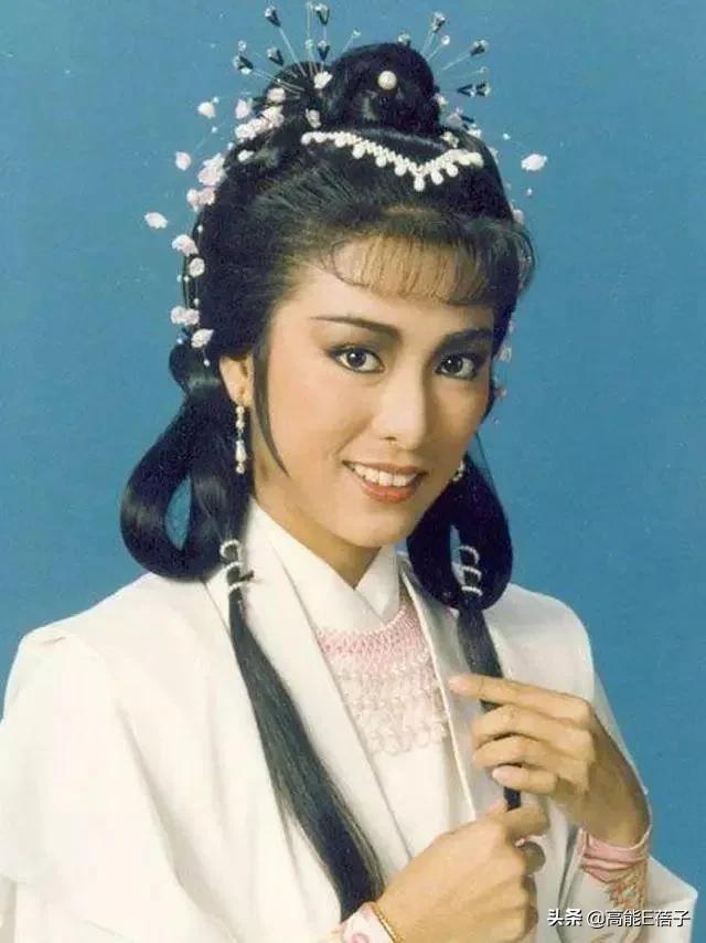 她对已逝男友的感情，还需要一纸婚书证明？