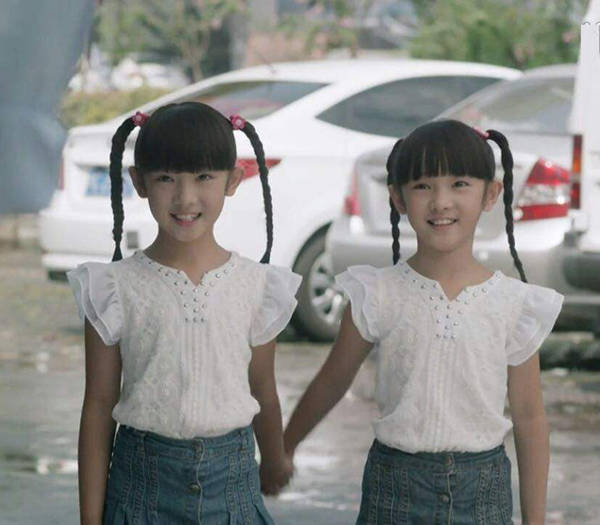 双胞胎兄弟喝牛奶和豆浆的区别,双胞胎姐妹一个喝牛奶一个喝豆浆