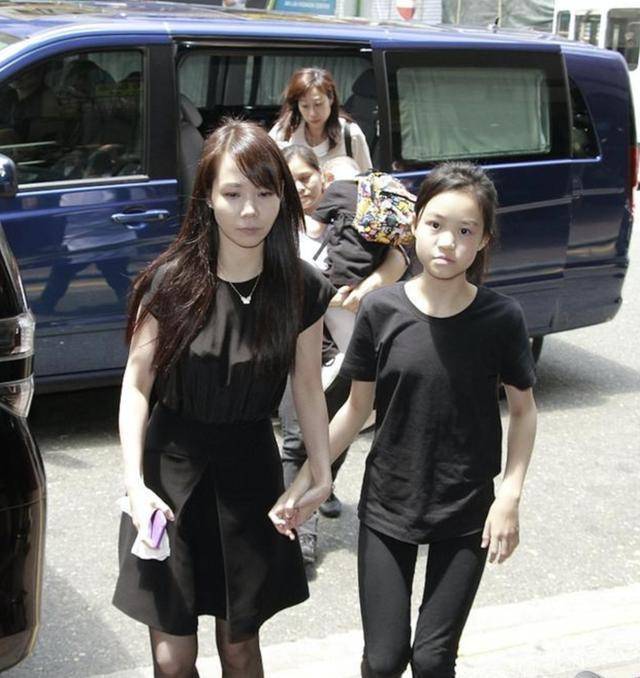 刘銮雄拍卖珍藏110瓶酒,刘銮雄拍卖76只爱马仕