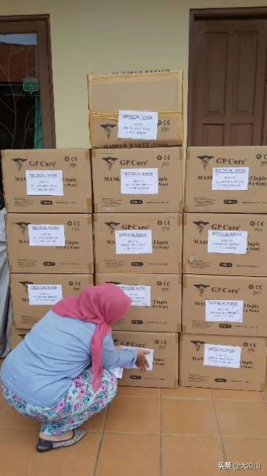 疫情导游传递口罩,500多万个口罩运抵江西