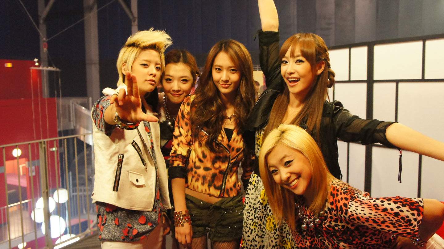 郑秀晶的组合成员,fx组合宋茜郑秀晶采访视频