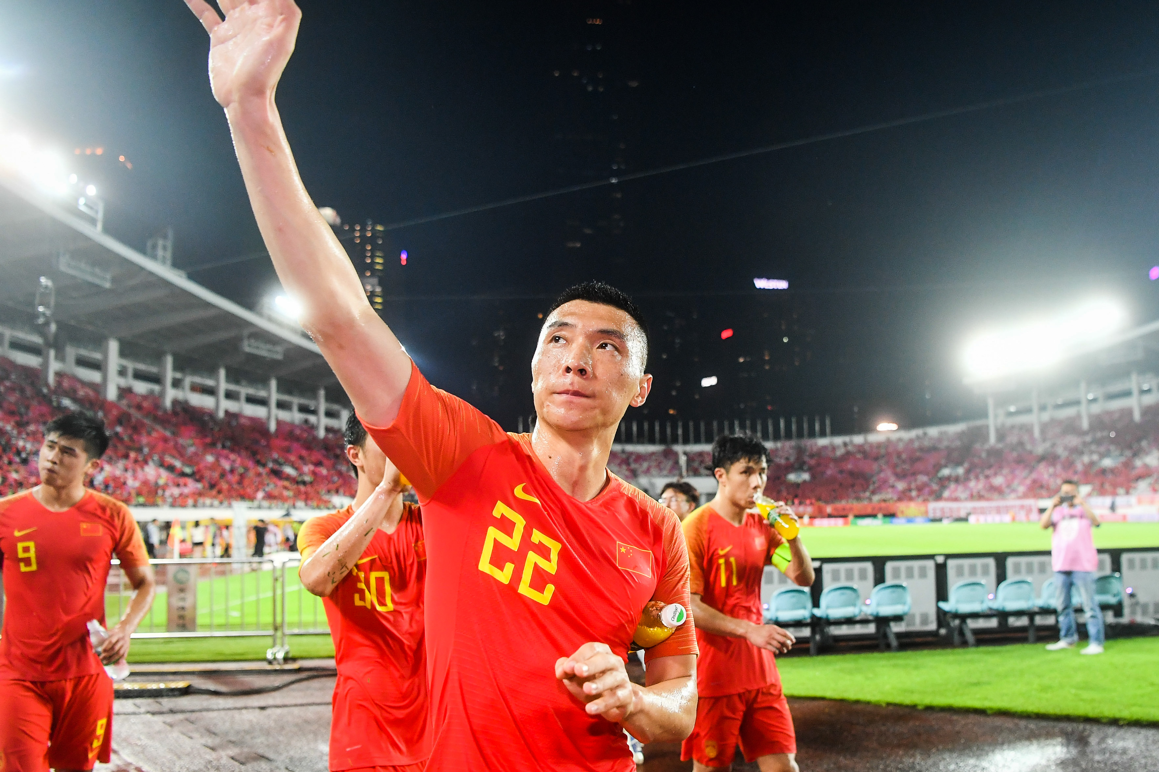 天津日报发文称广州天河上座率高有秘密50块钱看两场还送T恤