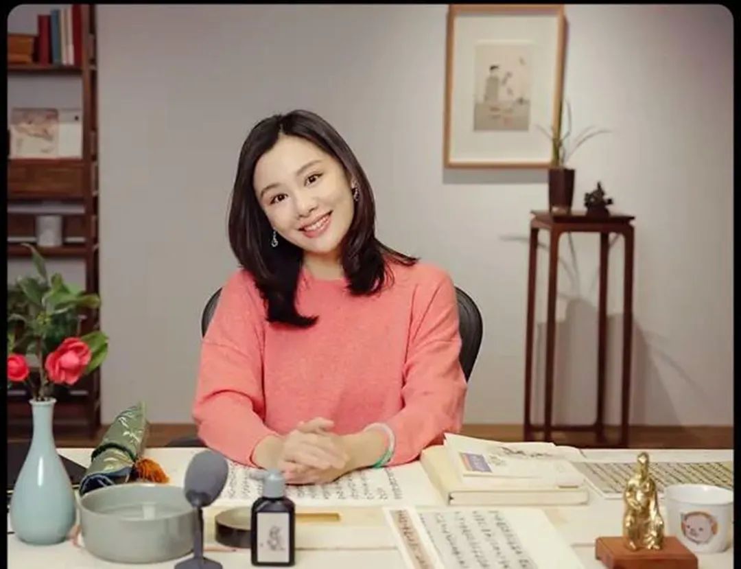 她没上中学，10岁被人称神童，20岁被人称才女，她叫林曦