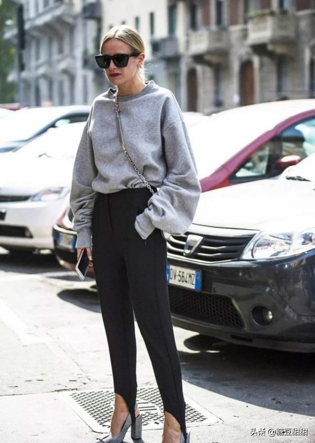 打底连脚裤穿搭技巧简单又好看,踩脚裤时尚穿搭