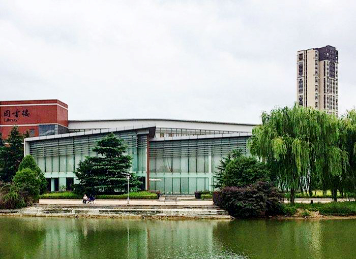 桃李不言下自成蹊:江苏省锡山高级中学