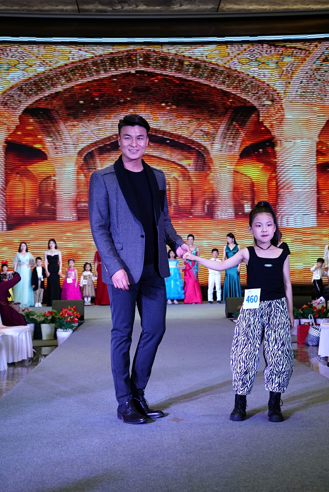 第六届郑州国际少儿时装周,亲子时装秀国潮