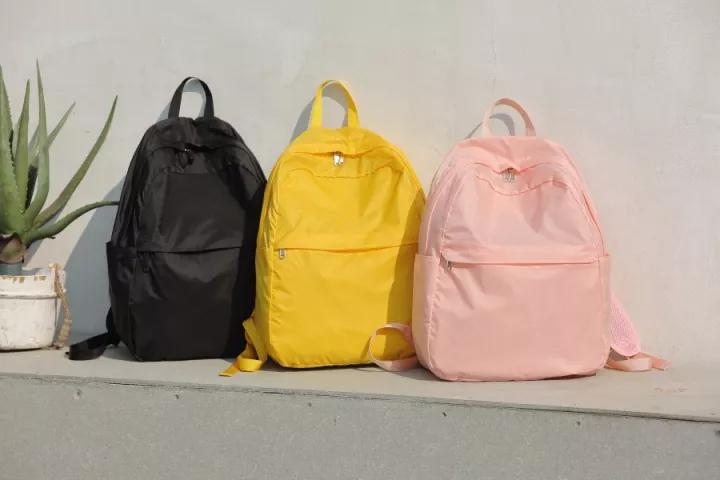 旅行背什么包好看又方便,背着好看的旅行包