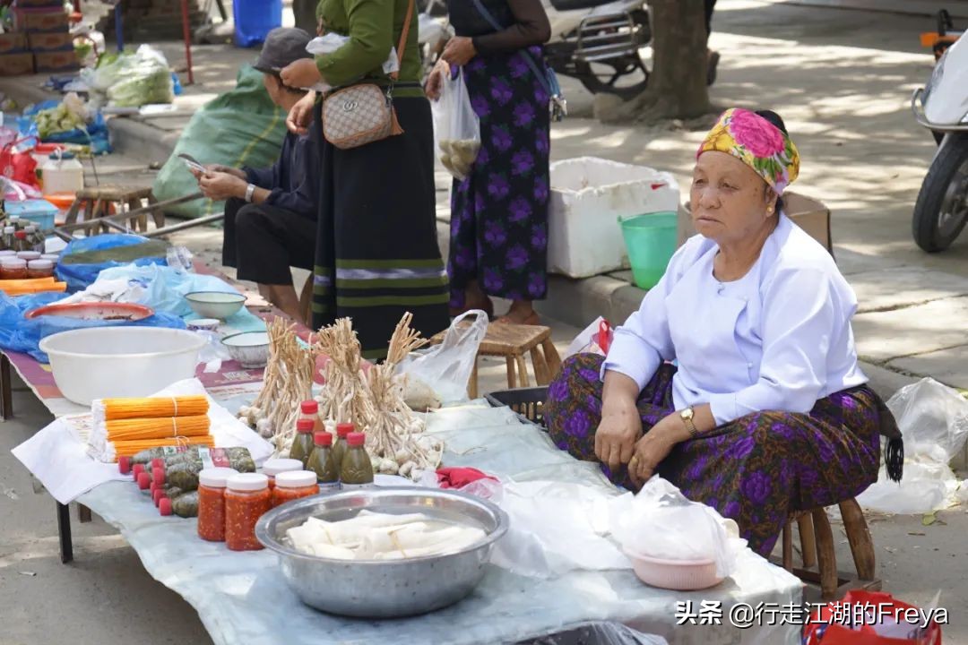 西双版纳傣族村寨赶集,西双版纳星期五赶集
