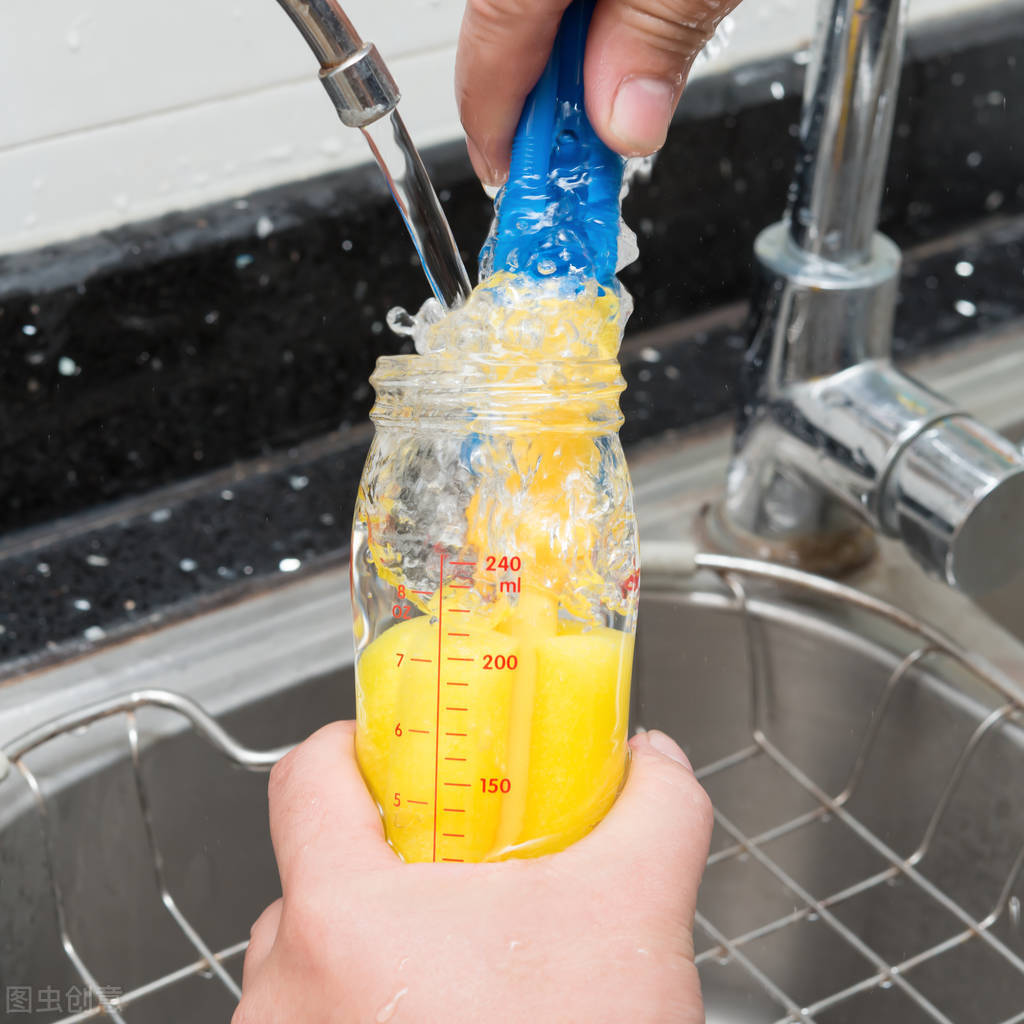 宝宝的吸管杯杯盖怎么清洗,宝宝吸管杯吸管怎么洗