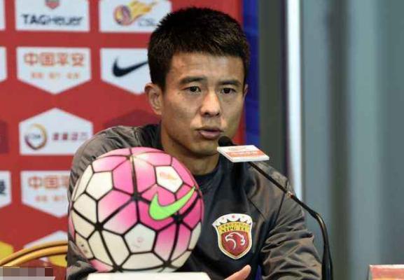 38岁前国脚患癌悲情退役!现任上港队副经理,妻子身材美貌俱佳