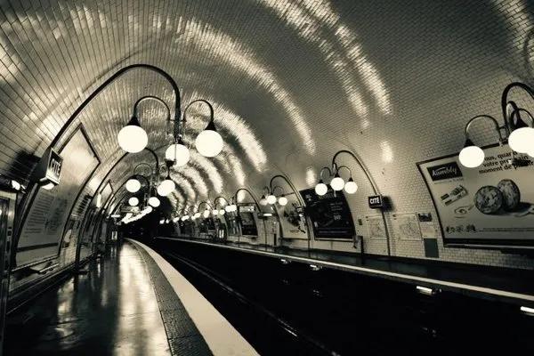 法国地铁脏乱差,法国地铁难闻的味道