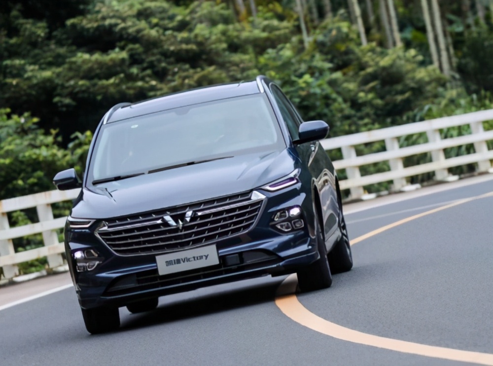 五菱新添凯捷银标suv行政豪华版,五菱官方六座车型凯捷银标多少钱