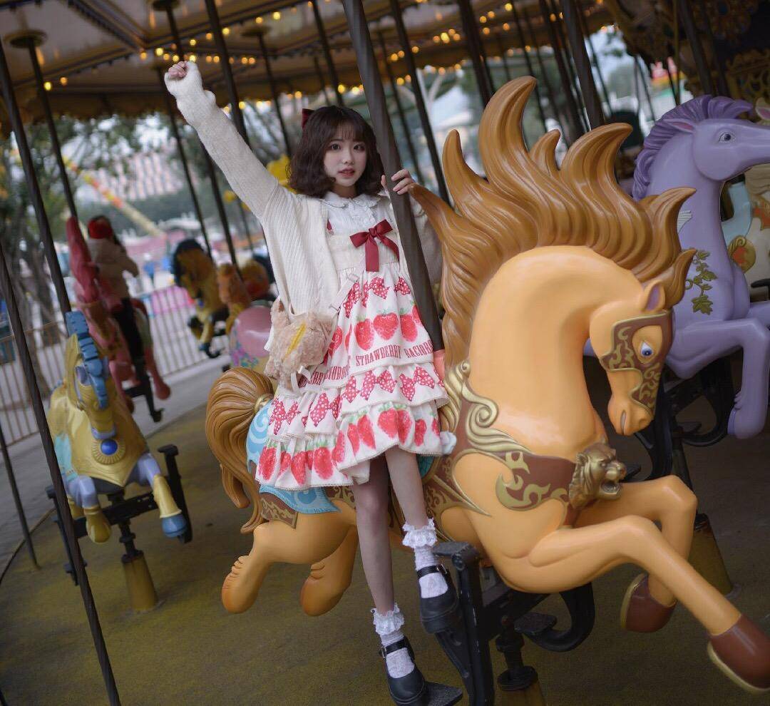 lolita裙高奢风,lolita服装有多坑