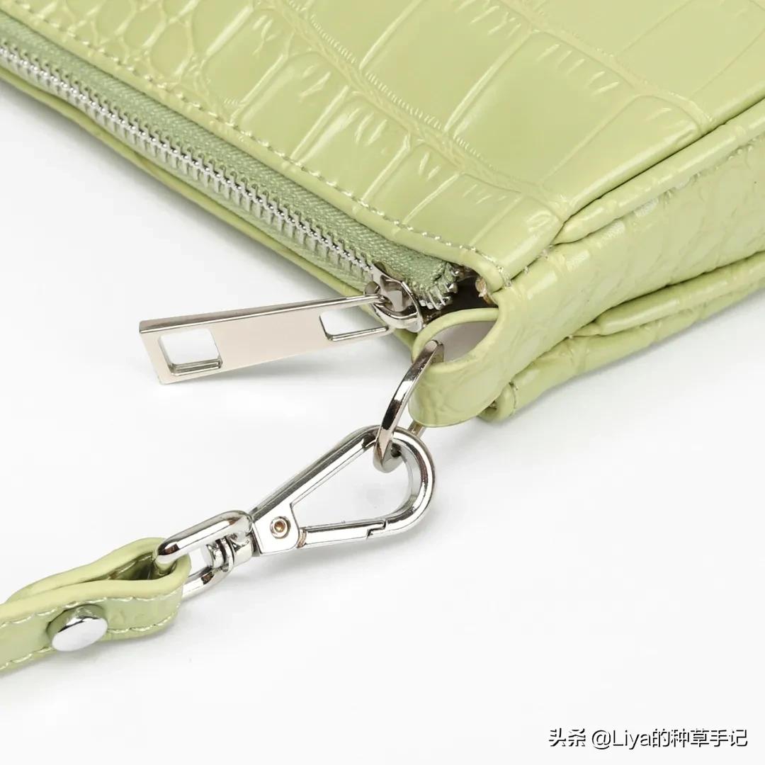 冬季背什么颜色的包包好看,40多岁背什么包包好看