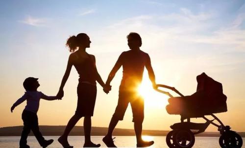 夫妻之间闹离婚怎么安慰,当两夫妻闹离婚应该怎么解决问题