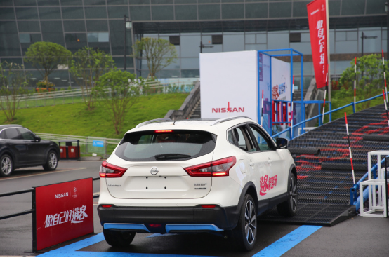 全新逍客2022款自动试驾视频,全新逍客上海车展