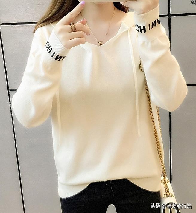 2020元旦韩国发布的新款毛衣款，再次流行休闲款，主题细节带个性