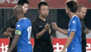 足球精彩突破集锦gif,国足vs越南把自己晃倒gif