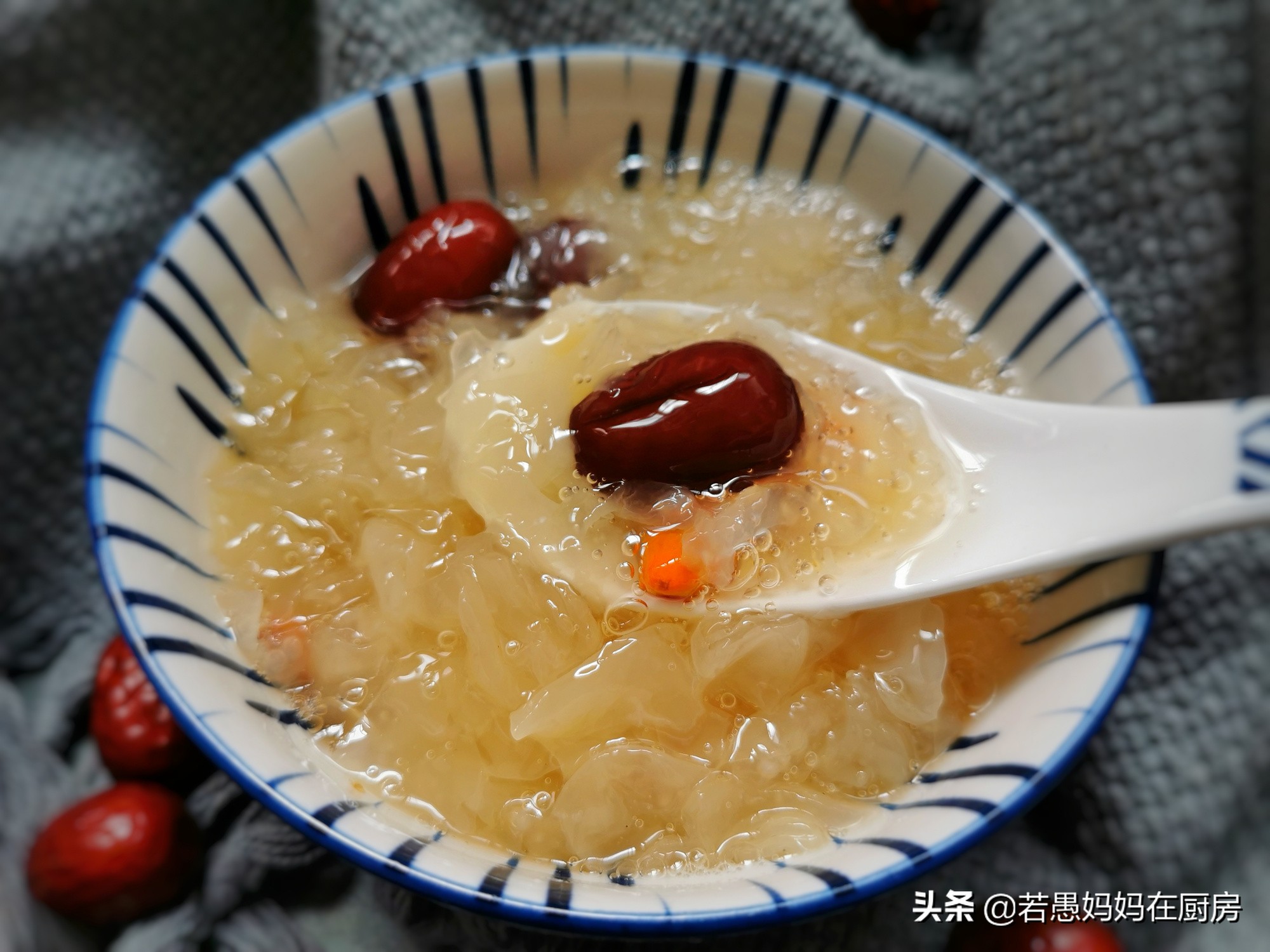 煮银耳溢出来怎么办,煮银耳不让白色泡沫溢出来