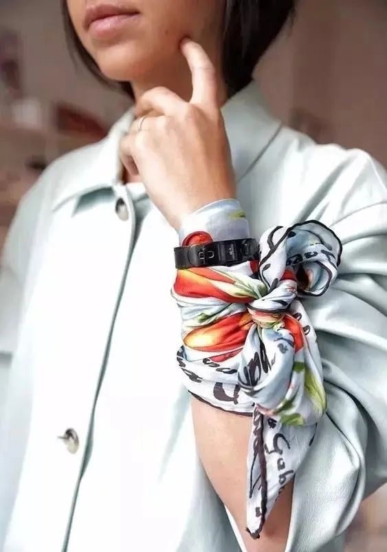 时尚多功能丝巾怎么穿好看,春夏丝巾时髦精系法