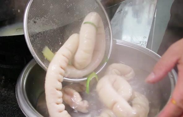 潘哥肥肠,万州正宗肥肠干锅做法