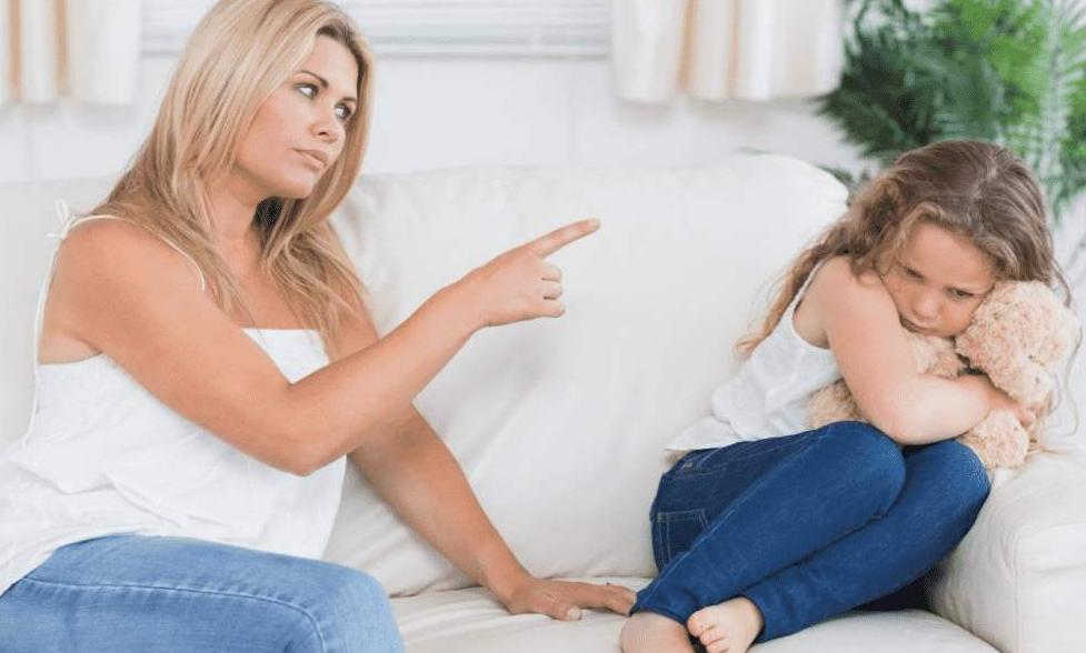 作为家长孩子犯错我们该怎么做,家长怎么正确的面对孩子的失误