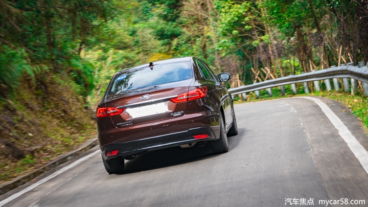 新手家用车选择福特福克斯怎么样,福特入门轿车