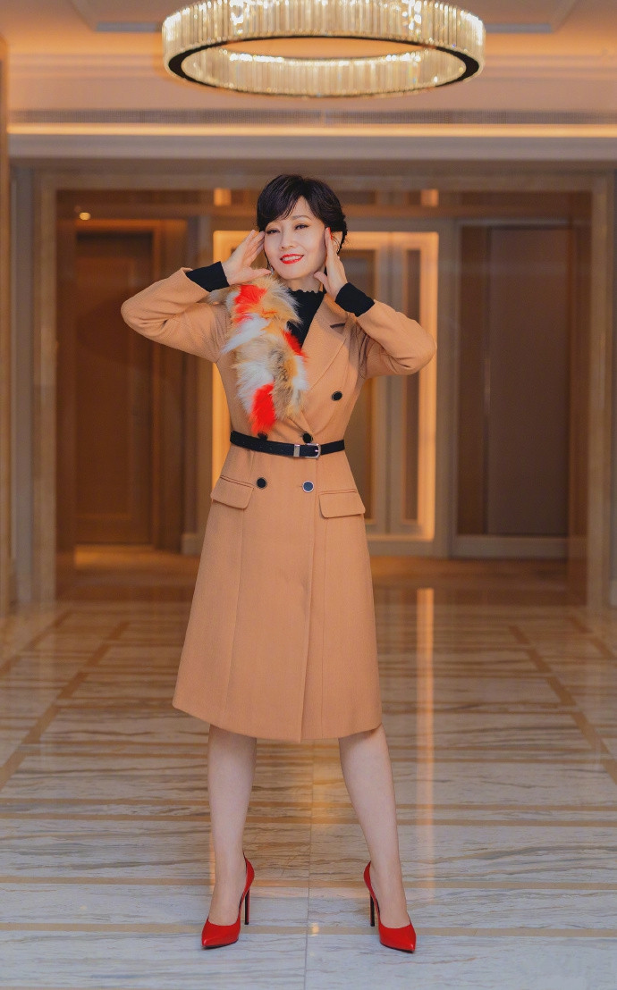 65岁赵雅芝穿衣真不服老,66岁赵雅芝穿古装气质出众