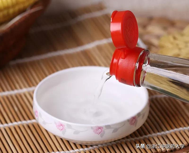 用中药包泡脚对身体有什么好处,艾草中药包泡脚对身体有什么好处