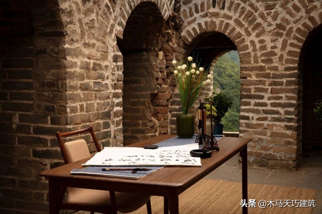 设计一个具有地域文化特色的酒店,10间小型酒店设计