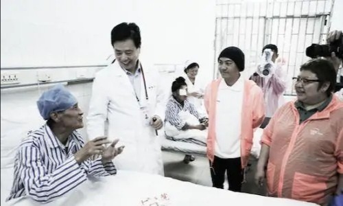 追光吧张卫健怎么成了冠军,追光吧张卫健再上热搜