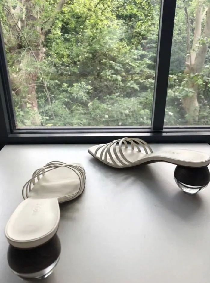 今年最火的4款凉鞋清爽又时髦,一双土到极致的凉鞋就是潮