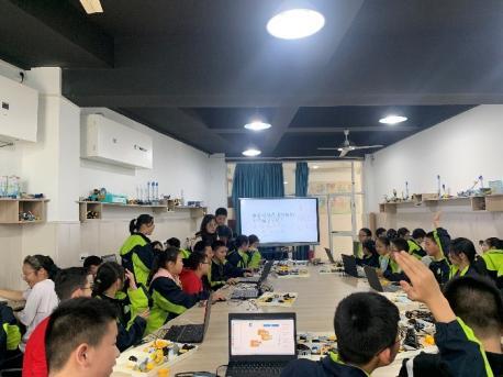 走进校园体验小学课程,走进校园感受