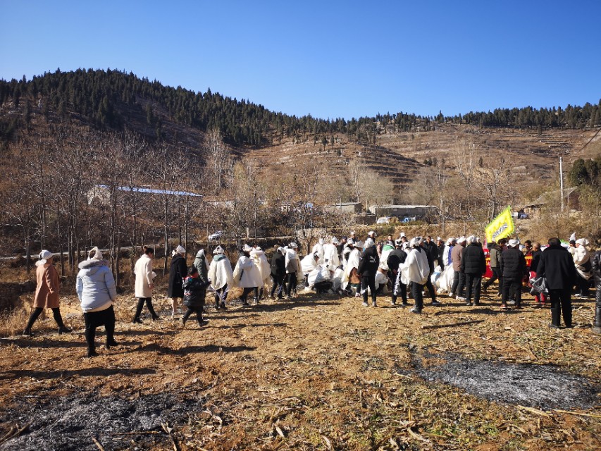 农村不火葬实行土葬是真的吗,山区可以土葬吗