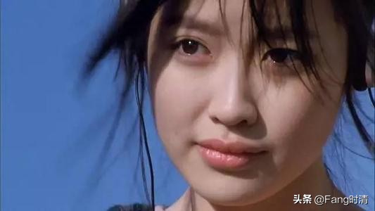 《弓》：一把射向少女腿边的箭，射出爱与欲望的挣扎