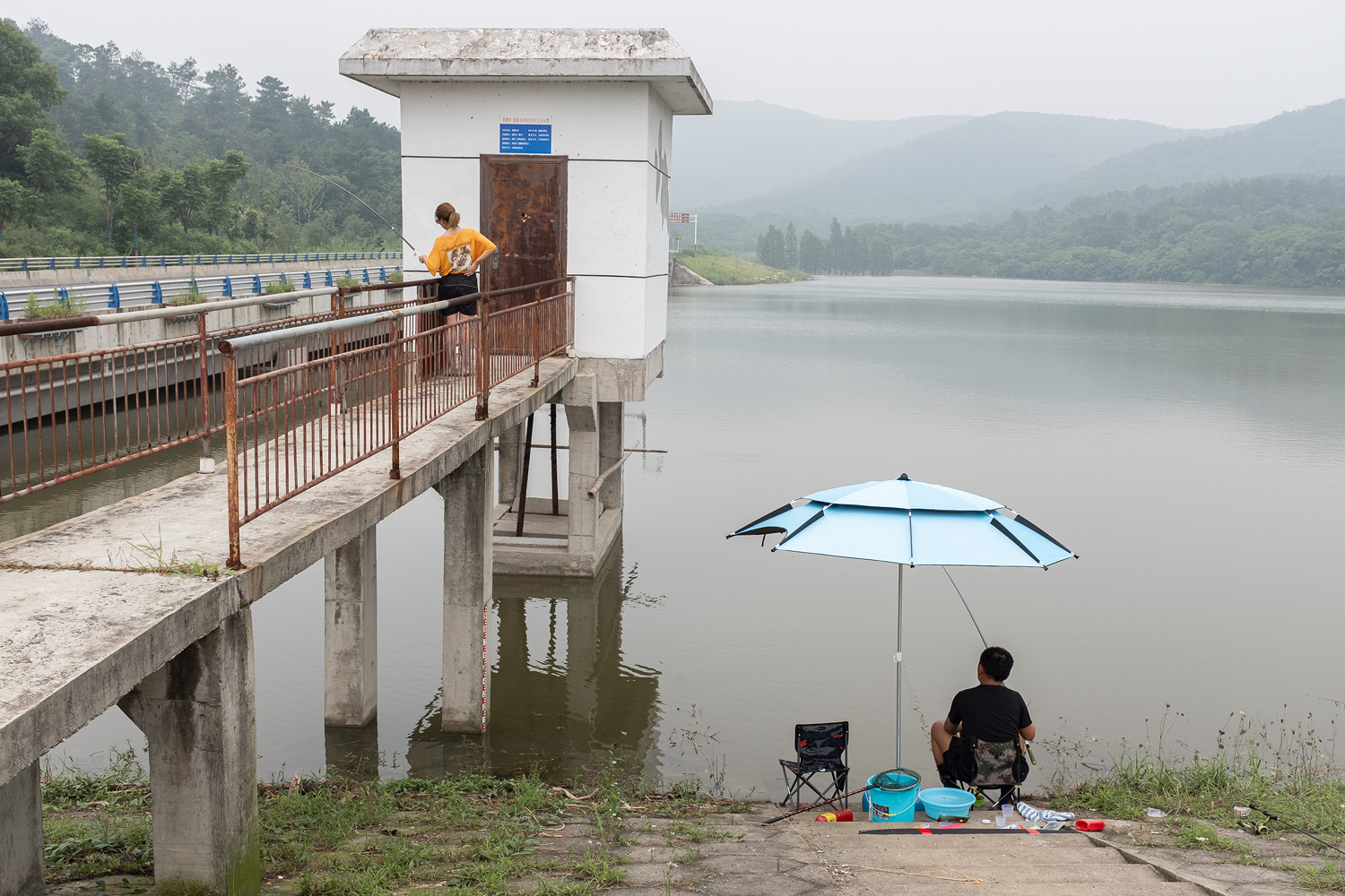 寻中庙花塘河之源，访黄麓相隐寺之水，拍二地三镇之情